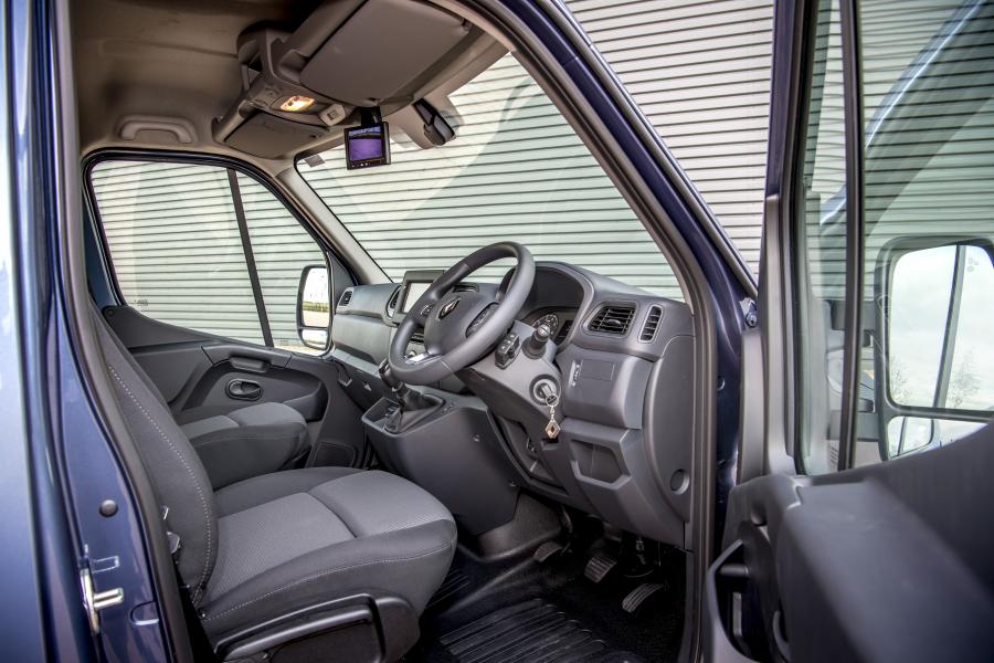 Интерьер Renault Master L3H2 Van 2019 года  (UK) (фото 9 из 42)